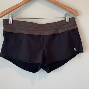 NWT Oiselle Mac Roga Short Shorts M 2”